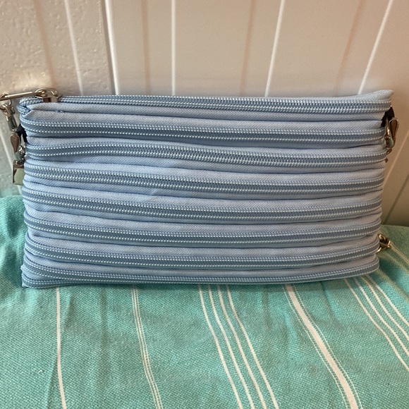 NWOT Light Blue Bam Bag Purse w/Strong Chain Lock & 2 Key - Picture 4 of 9